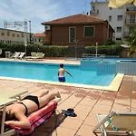 Ξενοδοχείο με διαμερίσματα Le Saline 4*